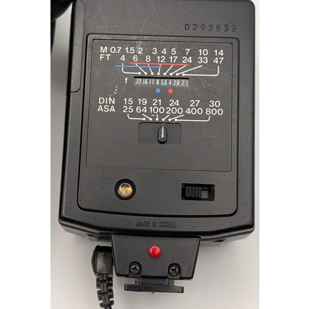 Vivitar Auto Thyristor 225 Flash Unit Universal Black Good Untested with Case